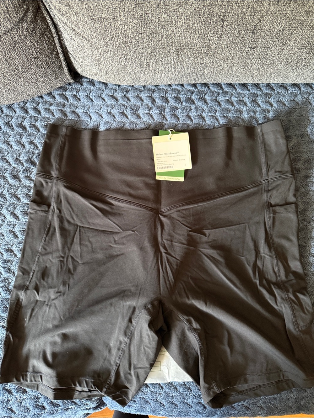 HALARA Black High-Waist Bike Shorts with Side Pockets